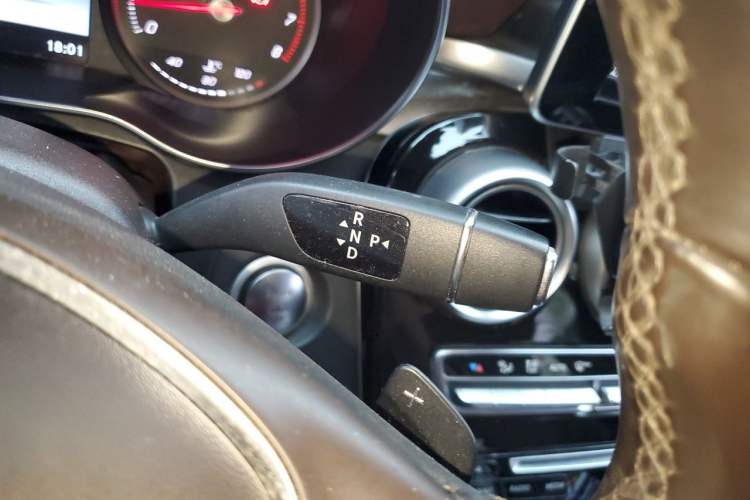 Used Mercedes-Benz GLC 2017 GLC 260 4MATIC Dynamic Edition Gear Lever