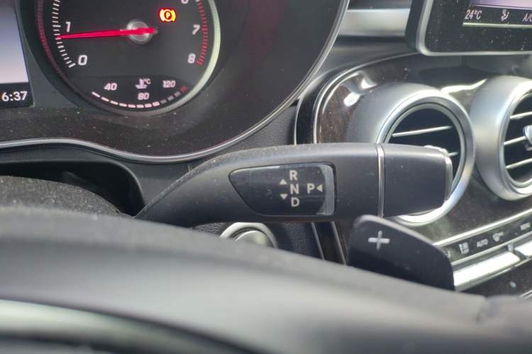 Used Mercedes-Benz GLC 2017 GLC 260 4MATIC Dynamic Edition Gear Lever