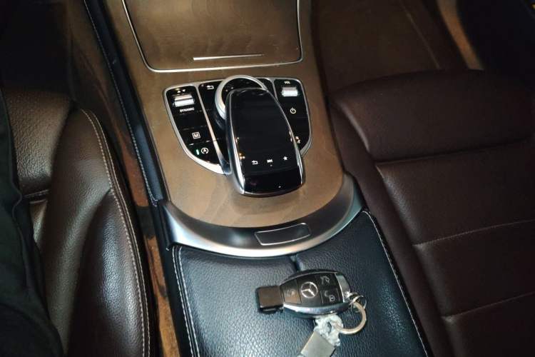 Used Mercedes-Benz GLC 2017 GLC 300 4MATIC Sport Edition Gear Lever