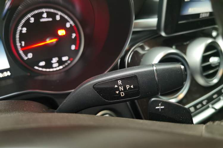 Used Mercedes-Benz GLC 2017 GLC 260 4MATIC Dynamic Edition Gear Lever