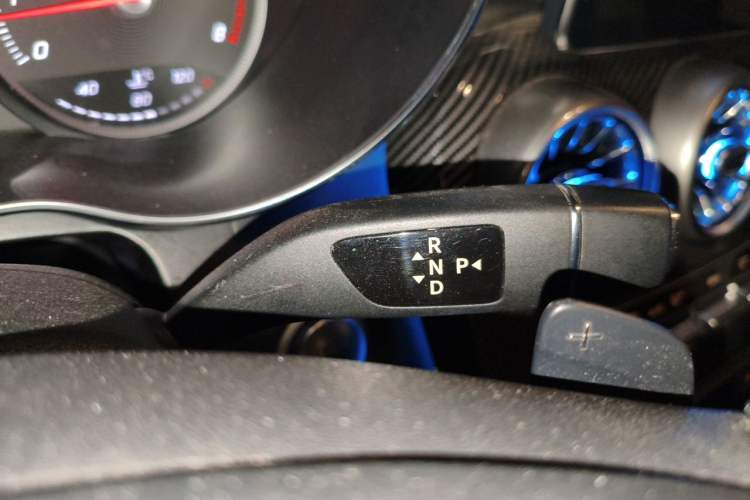 Used Mercedes-Benz GLC 2017 GLC 260 4MATIC Dynamic Edition Gear Lever