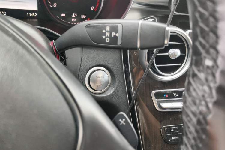 Used Mercedes-Benz GLC 2017 GLC 260 4MATIC Dynamic Edition Gear Lever