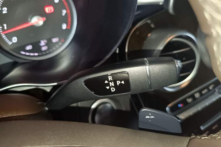 Used Mercedes-Benz GLC 2017 GLC 260 4MATIC Dynamic Edition Gear Lever