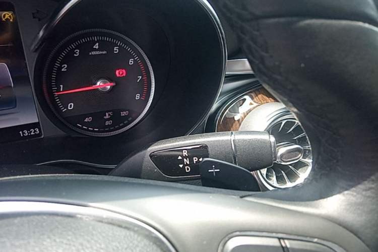 Used Mercedes-Benz GLC 2017 GLC 260 4MATIC Dynamic Edition Gear Lever