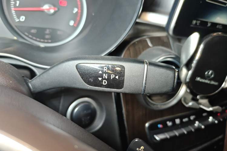 Used Mercedes-Benz GLC 2017 GLC 260 4MATIC Dynamic Edition Gear Lever