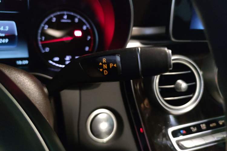 Used Mercedes-Benz GLC 2017 GLC 260 4MATIC Dynamic Edition Gear Lever