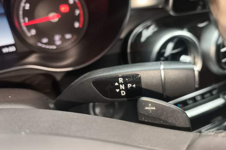 Used Mercedes-Benz GLC 2017 GLC 260 4MATIC Dynamic Edition Gear Lever