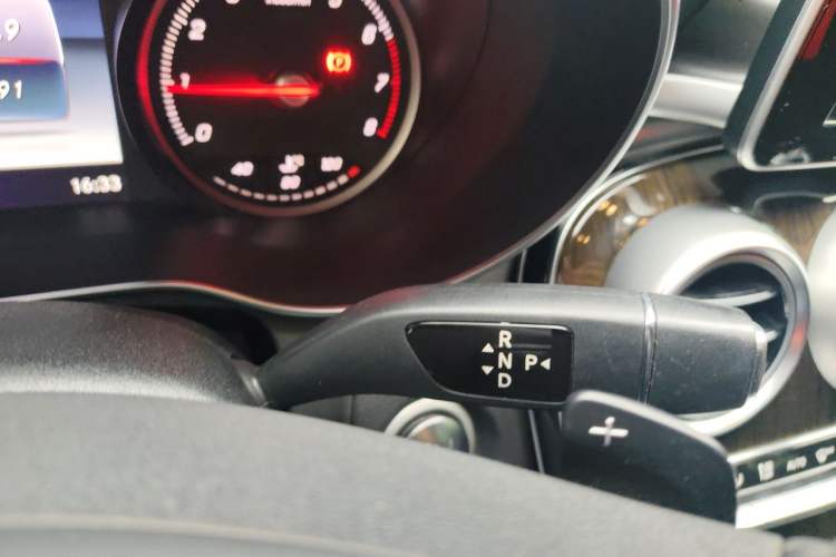 Used Mercedes-Benz GLC 2017 GLC 260 4MATIC Dynamic Edition Gear Lever