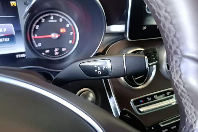 Used Mercedes-Benz GLC 2017 GLC 300 4MATIC Luxury Model Gear Lever