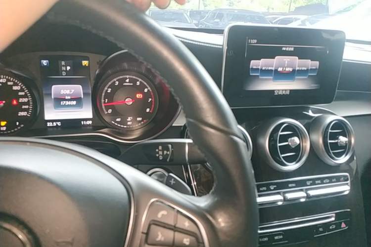 Used Mercedes-Benz GLC 2017 GLC 260 4MATIC Dynamic Edition Gear Lever