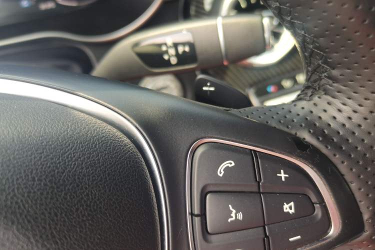 Used Mercedes-Benz GLC 2017 GLC 260 4MATIC Dynamic Edition Gear Lever