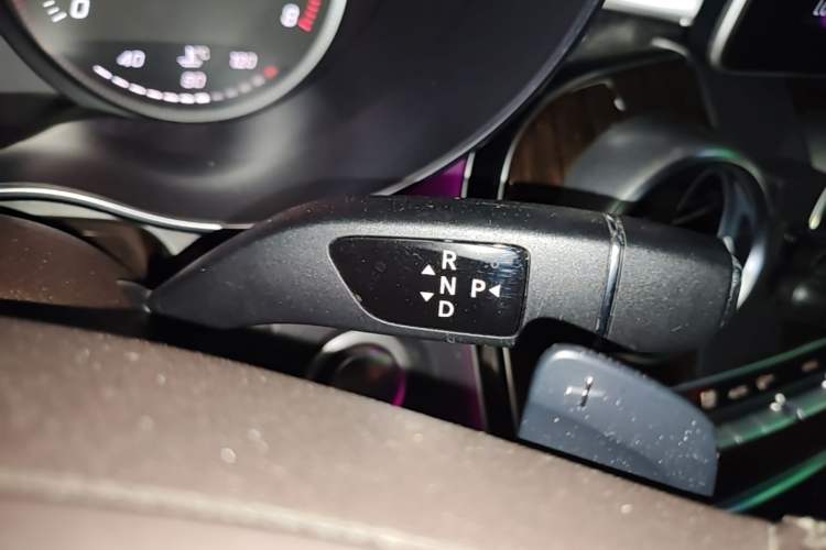 Used Mercedes-Benz GLC 2017 GLC 260 4MATIC Luxury Model Gear Lever