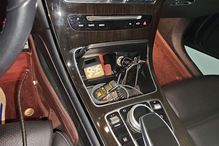 Used Mercedes-Benz GLC 2017 GLC 260 4MATIC Luxury Model Gear Lever