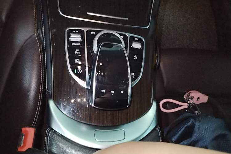 Used Mercedes-Benz GLC 2017 GLC 260 4MATIC Dynamic Edition Gear Lever