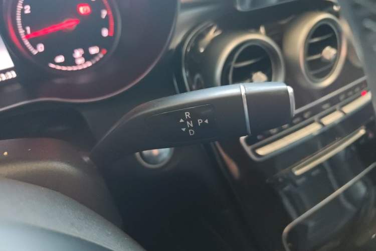 Used Mercedes-Benz GLC 2017 GLC 260 4MATIC Dynamic Edition Gear Lever