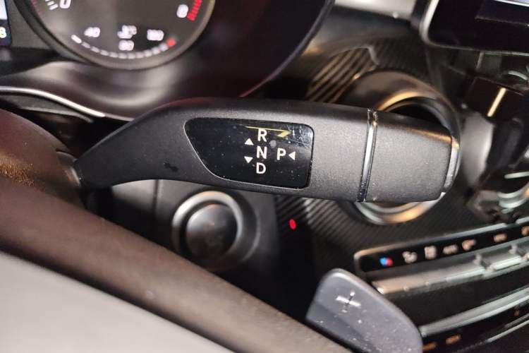 Used Mercedes-Benz GLC 2017 GLC 260 4MATIC Luxury Model Gear Lever