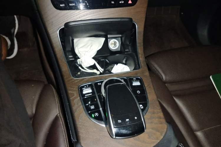 Used Mercedes-Benz GLC 2017 GLC 300 4MATIC Sport Edition Gear Lever