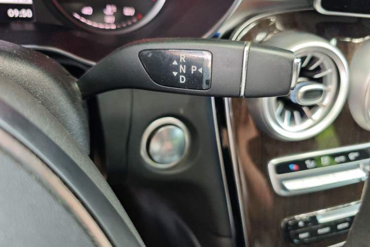 Used Mercedes-Benz GLC 2017 GLC 260 4MATIC Dynamic Edition Gear Lever