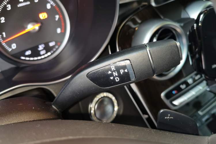 Used Mercedes-Benz GLC 2017 GLC 260 4MATIC Luxury Model Gear Lever