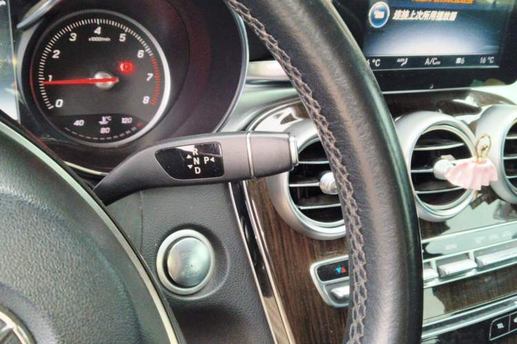 Used Mercedes-Benz GLC 2017 GLC 260 4MATIC Dynamic Edition Gear Lever