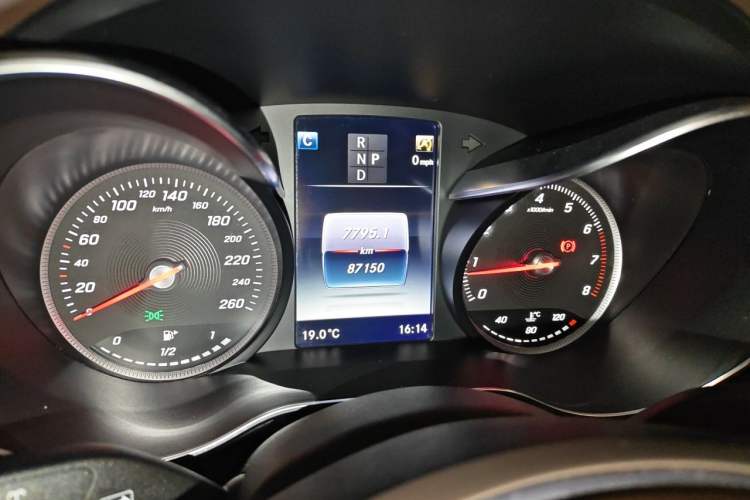 Used Mercedes-Benz GLC 2017 GLC 260 4MATIC Luxury Model Instrument Cluster