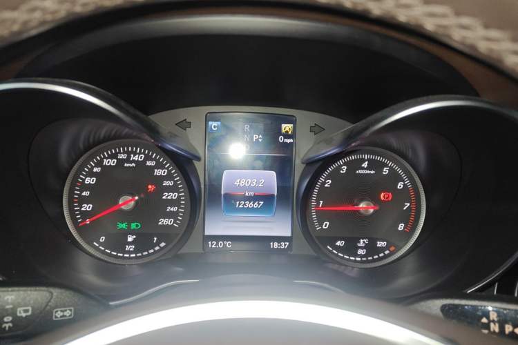 Used Mercedes-Benz GLC 2017 GLC 260 4MATIC Luxury Model Instrument Cluster