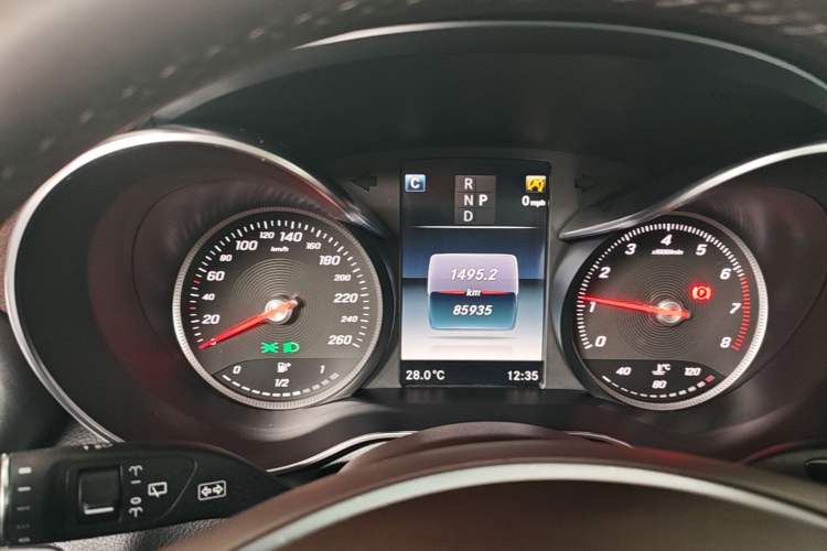 Used Mercedes-Benz GLC 2017 GLC 260 4MATIC Luxury Model Instrument Cluster
