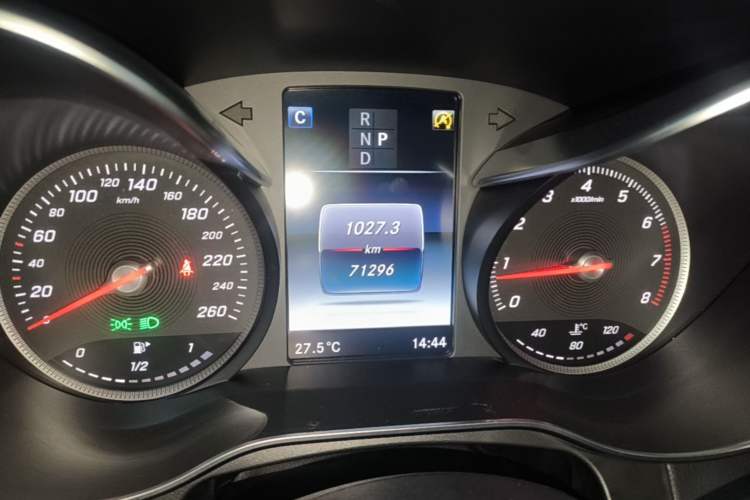 Used Mercedes-Benz GLC 2017 GLC 260 4MATIC Luxury Model Instrument Cluster