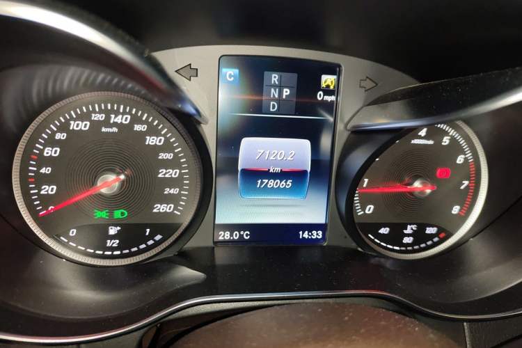 Used Mercedes-Benz GLC 2017 GLC 300 4MATIC Luxury Model Instrument Cluster