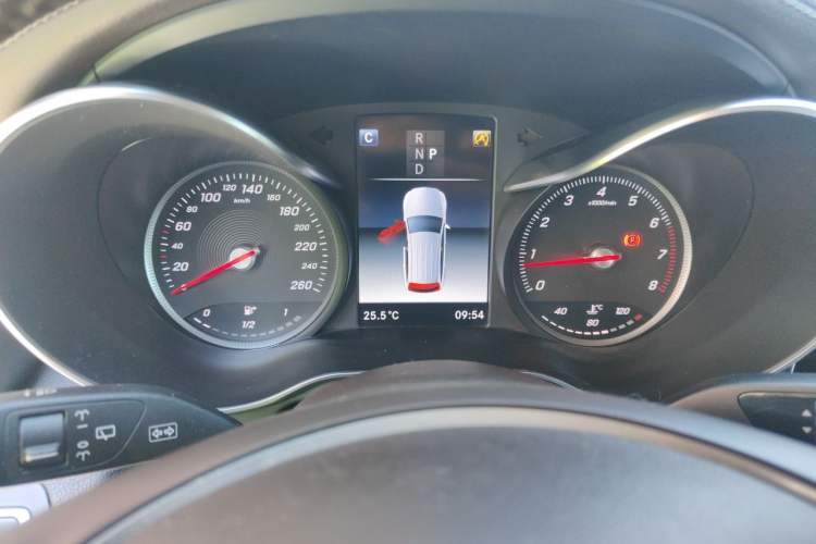 Used Mercedes-Benz GLC 2017 GLC 260 4MATIC Luxury Model Instrument Cluster