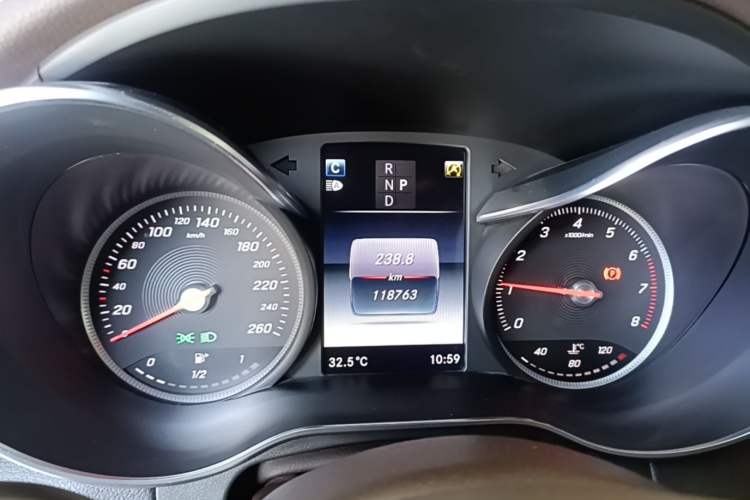 Used Mercedes-Benz GLC 2017 GLC 300 4MATIC Luxury Model Instrument Cluster
