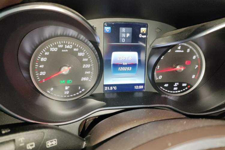 Used Mercedes-Benz GLC 2017 GLC 260 4MATIC Luxury Model Instrument Cluster
