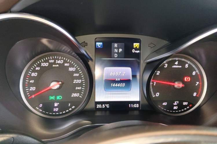 Used Mercedes-Benz GLC 2017 GLC 260 4MATIC Luxury Model Instrument Cluster