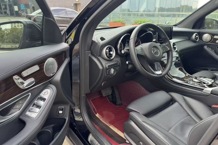 Used Mercedes-Benz GLC 2017 GLC 260 4MATIC Dynamic Edition Interior 1
