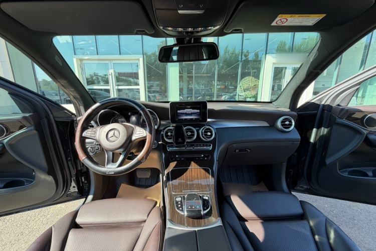 Used Mercedes-Benz GLC 2017 GLC 260 4MATIC Dynamic Edition Interior 1