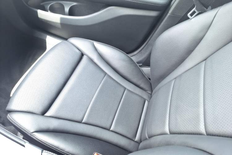 Used Mercedes-Benz GLC 2017 GLC 200 4MATIC Interior 1