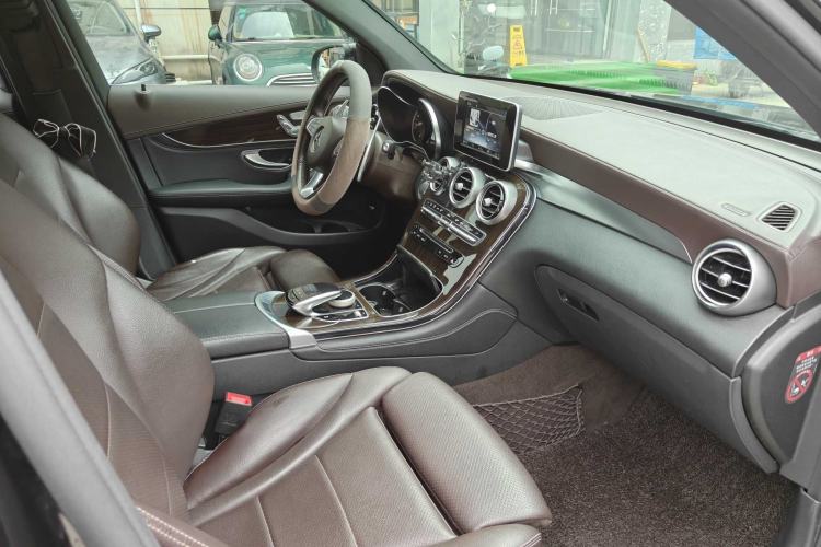 Used Mercedes-Benz GLC 2017 GLC 260 4MATIC Dynamic Edition Interior 1