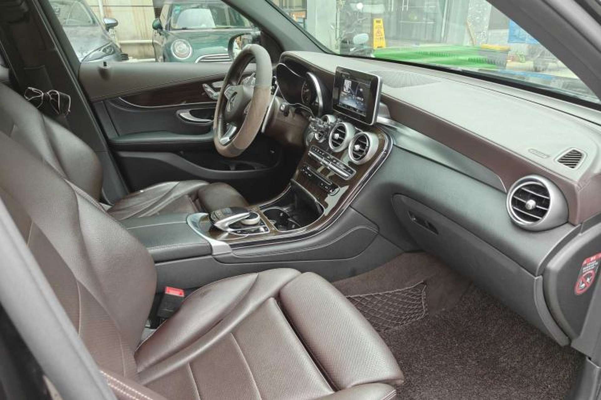 Used Mercedes-Benz GLC 2017 GLC 260 4MATIC Dynamic Edition Interior 1