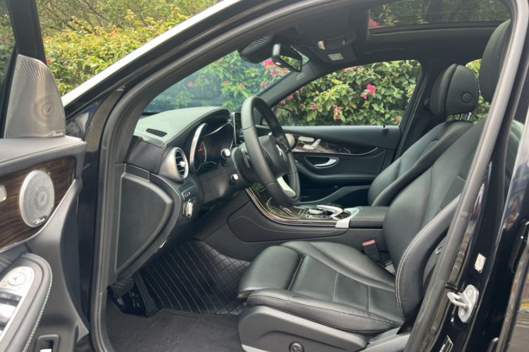 Used Mercedes-Benz GLC 2017 GLC 260 4MATIC Luxury Model Interior 1