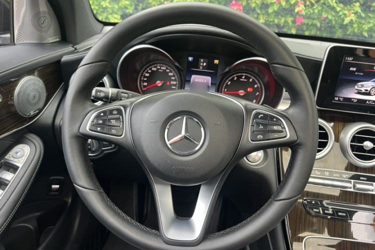 Used Mercedes-Benz GLC 2017 GLC 260 4MATIC Luxury Model Interior 10