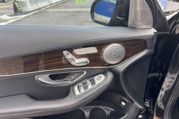Used Mercedes-Benz GLC 2017 GLC 260 4MATIC Luxury Model Interior 12