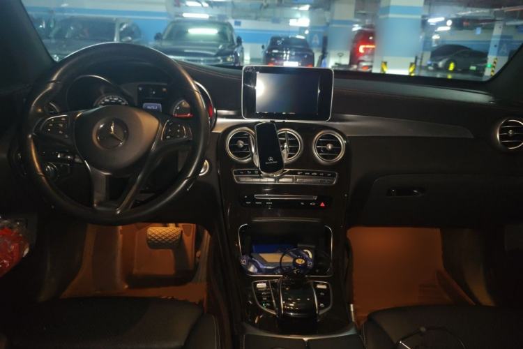 Used Mercedes-Benz GLC 2017 GLC 260 4MATIC Dynamic Edition Interior 2