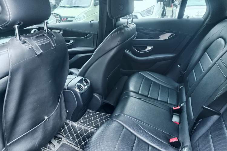 Used Mercedes-Benz GLC 2017 GLC 260 4MATIC Dynamic Edition Interior 2