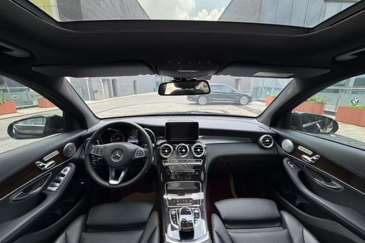 Used Mercedes-Benz GLC 2017 GLC 260 4MATIC Dynamic Edition Interior 2