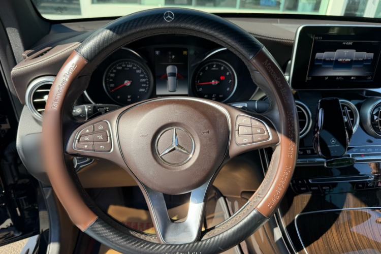 Used Mercedes-Benz GLC 2017 GLC 260 4MATIC Dynamic Edition Interior 2