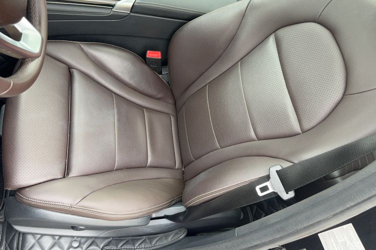 Used Mercedes-Benz GLC 2017 GLC 260 4MATIC Dynamic Edition Interior 2