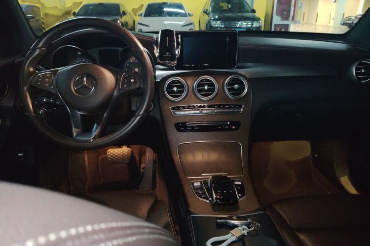 Used Mercedes-Benz GLC 2017 GLC 300 4MATIC Sport Edition Interior 2