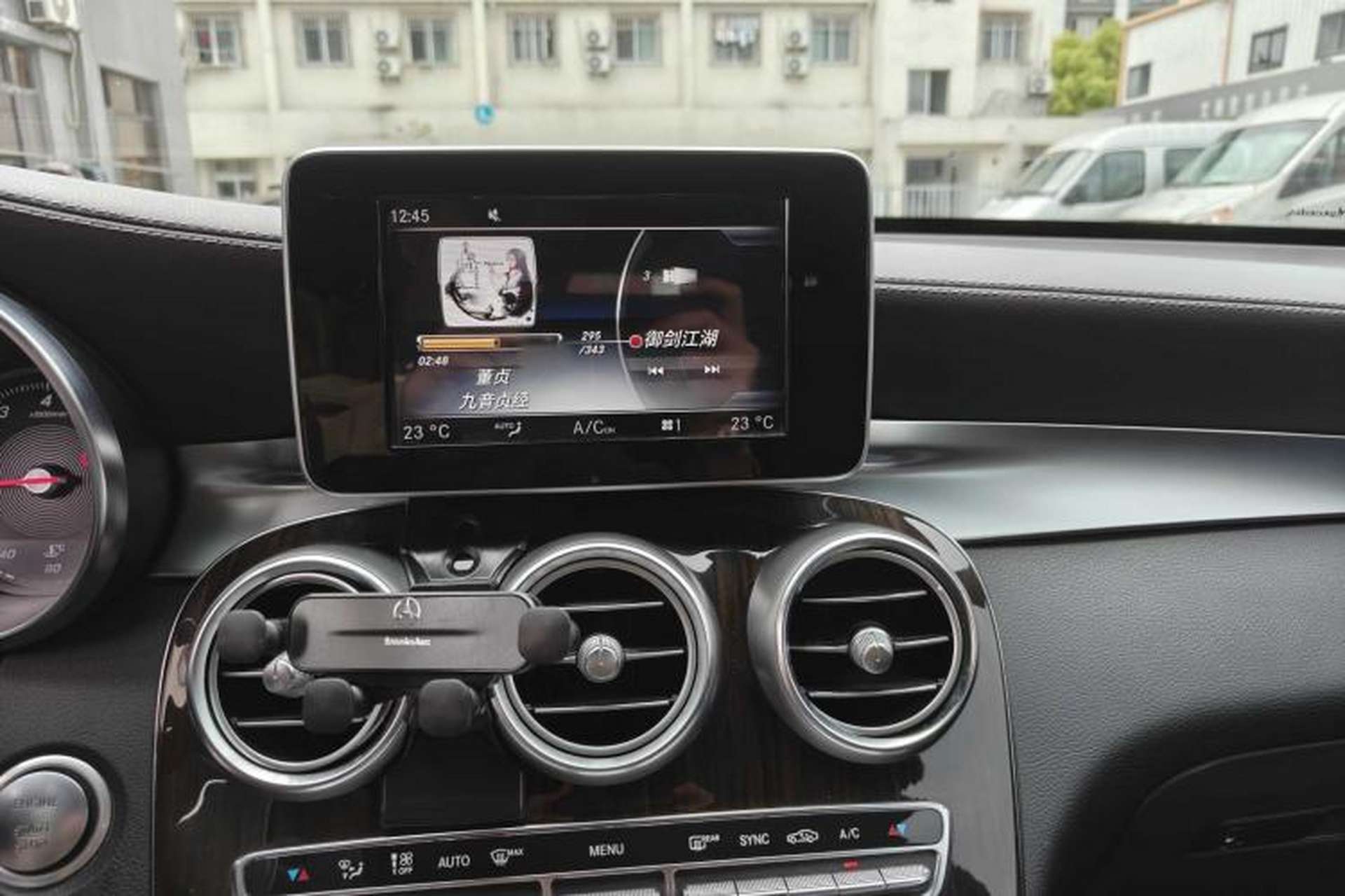 Used Mercedes-Benz GLC 2017 GLC 260 4MATIC Dynamic Edition Interior 2