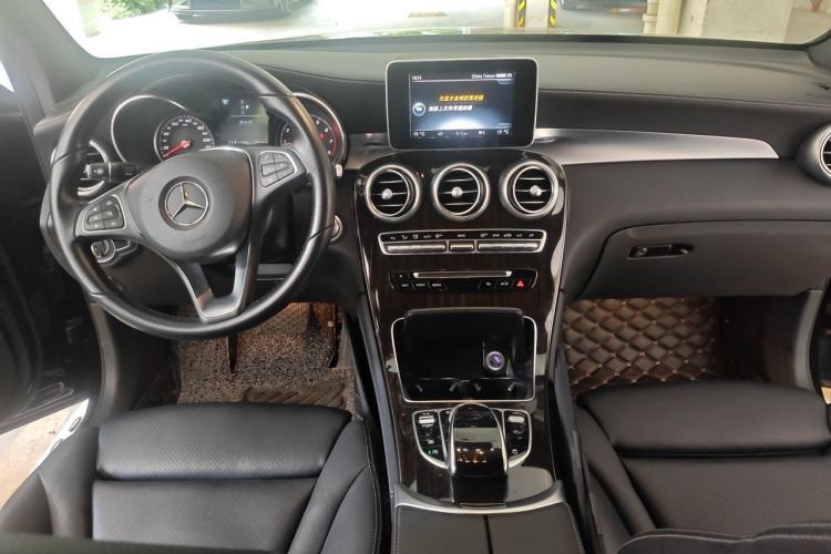 Used Mercedes-Benz GLC 2017 GLC 260 4MATIC Luxury Model Interior 2
