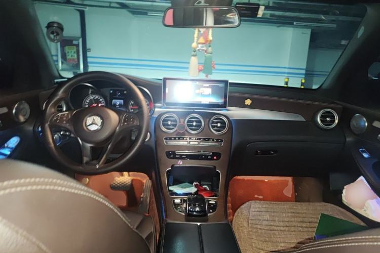 Used Mercedes-Benz GLC 2017 GLC 300 4MATIC Sport Edition Interior 2